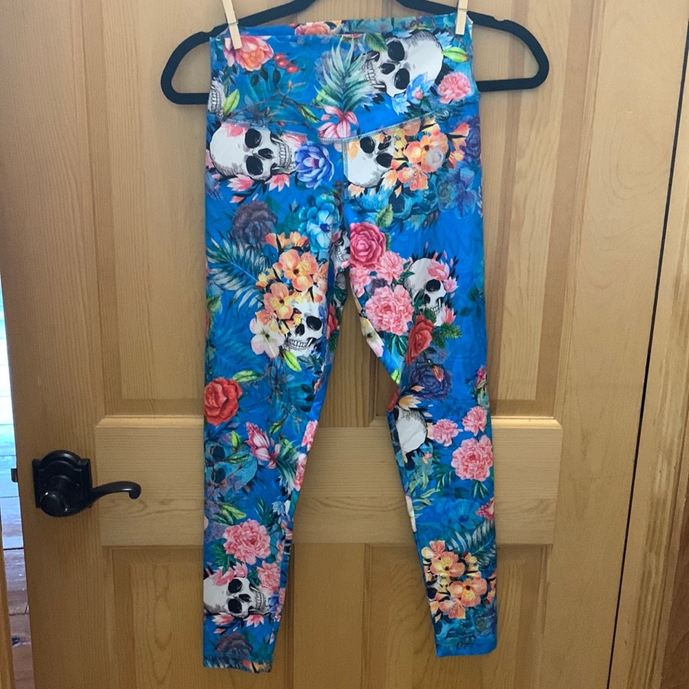 EUC. DTinas leggings. Medium.